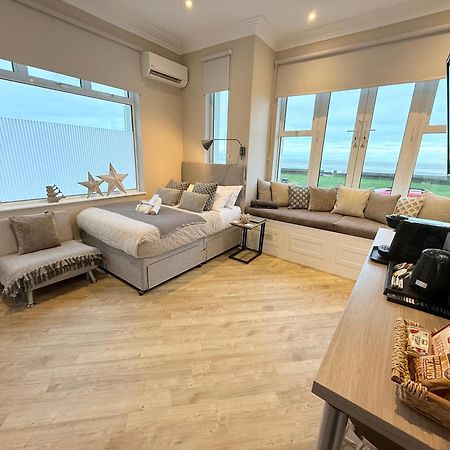Beachfront Compact Coastal Crib, Direct Sea Views & Air Conditioning Littlestone-on-Sea Экстерьер фото