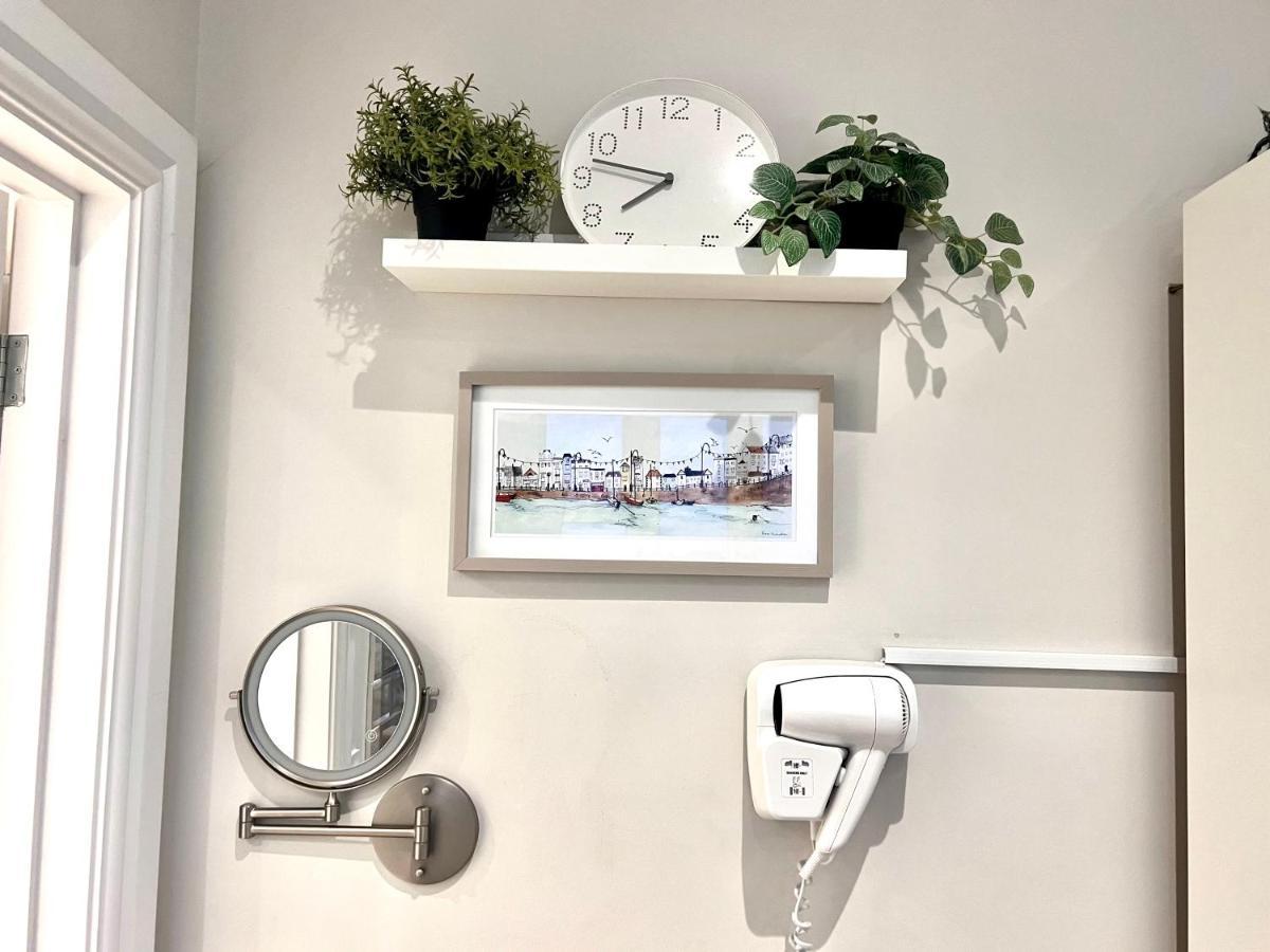 Beachfront Compact Coastal Crib, Direct Sea Views & Air Conditioning Littlestone-on-Sea Экстерьер фото