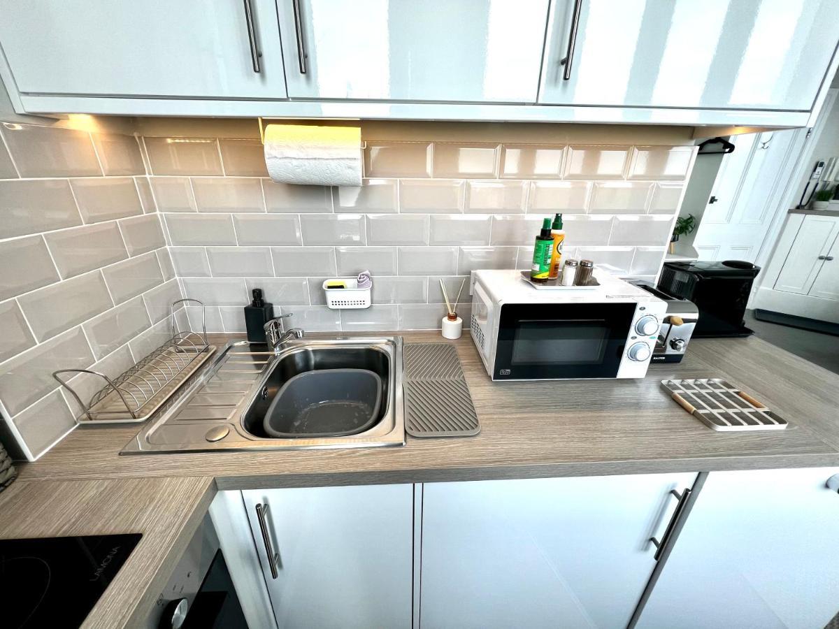 Beachfront Compact Coastal Crib, Direct Sea Views & Air Conditioning Littlestone-on-Sea Экстерьер фото