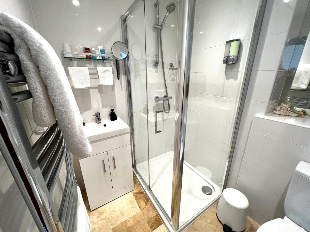 Beachfront Compact Coastal Crib, Direct Sea Views & Air Conditioning Littlestone-on-Sea Экстерьер фото