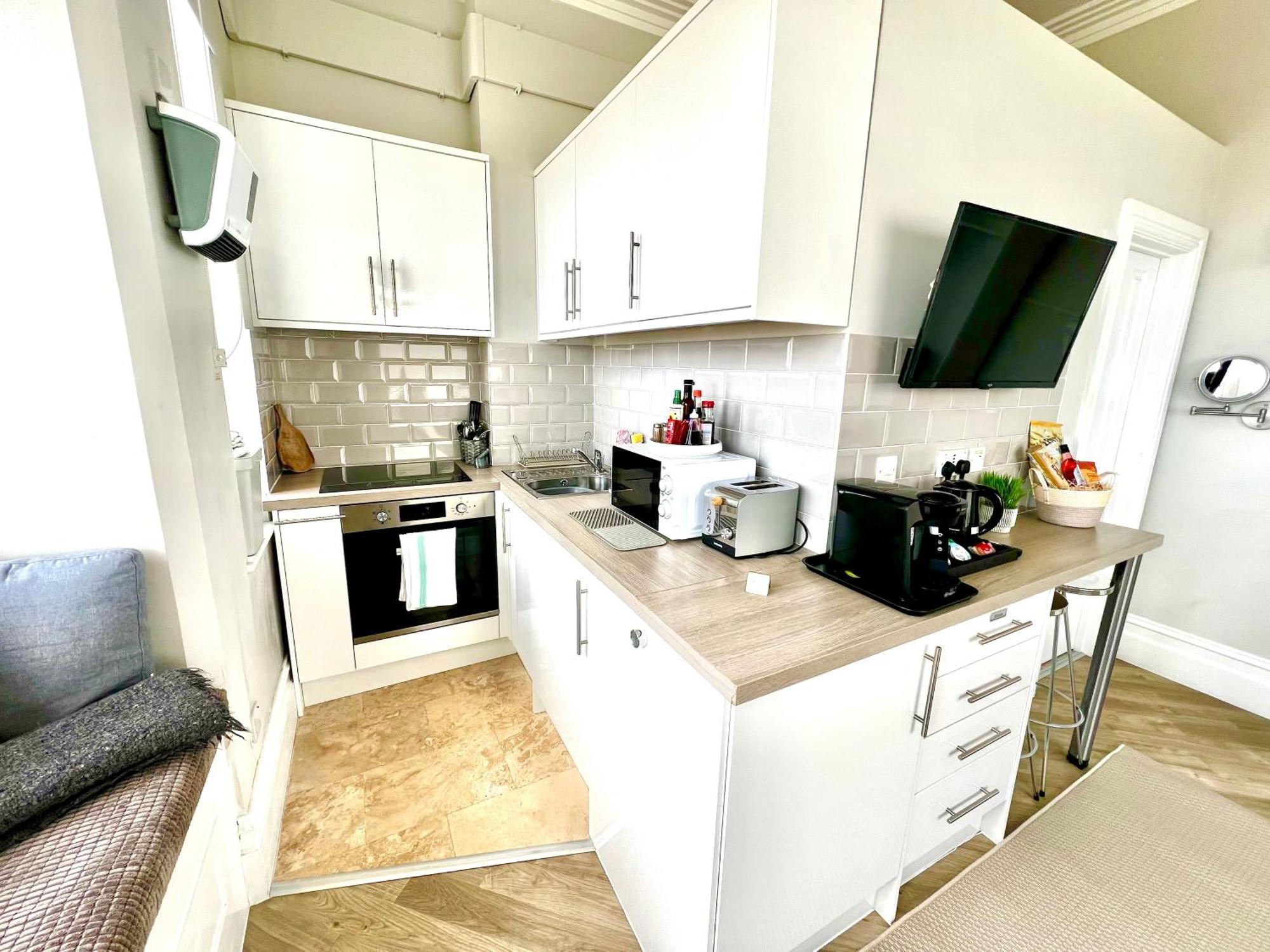 Beachfront Compact Coastal Crib, Direct Sea Views & Air Conditioning Littlestone-on-Sea Экстерьер фото
