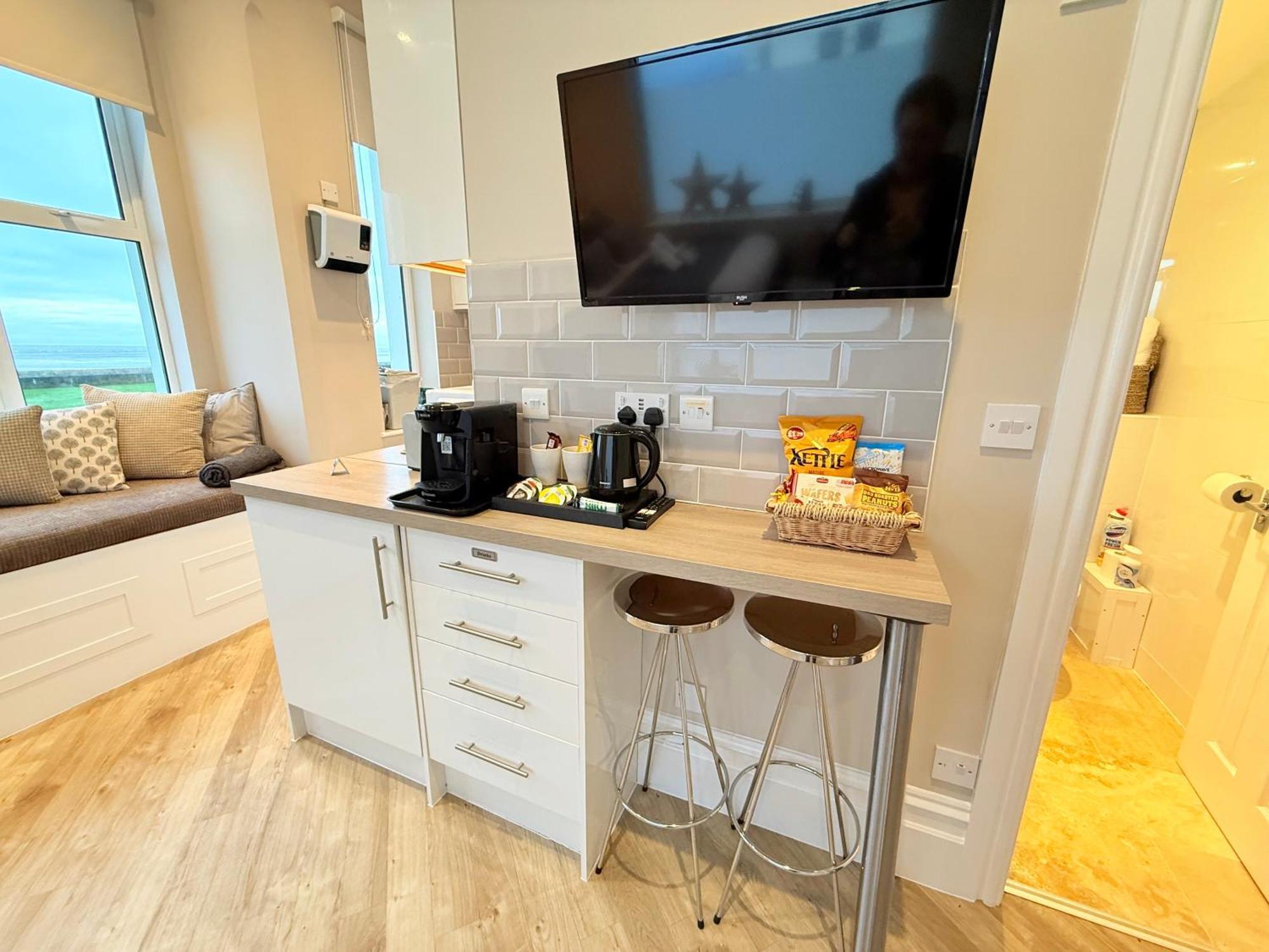 Beachfront Compact Coastal Crib, Direct Sea Views & Air Conditioning Littlestone-on-Sea Экстерьер фото